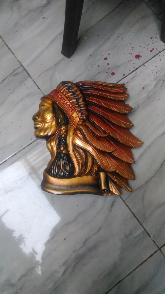 hiasan dinding ukiran suku apache