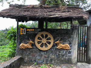 Ukir Rusa dan Roda Emas Jepara Craft